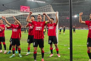 成都蓉城主场以3-1再次战胜上海海港，尽情享受赤色喜悦!